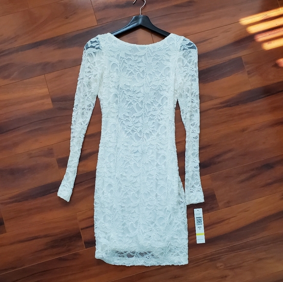 GORGEOUS Long Sleeve Backless Fitted Dress - Picture 3 of 7